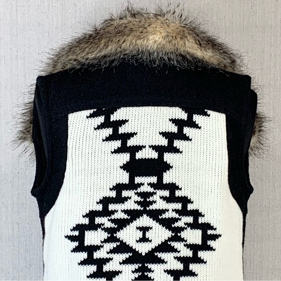 Thread & Supply~Womens Southwestern Print Faux Fur Collared Wool Blend Vest~Sz M - Picture 10 of 16